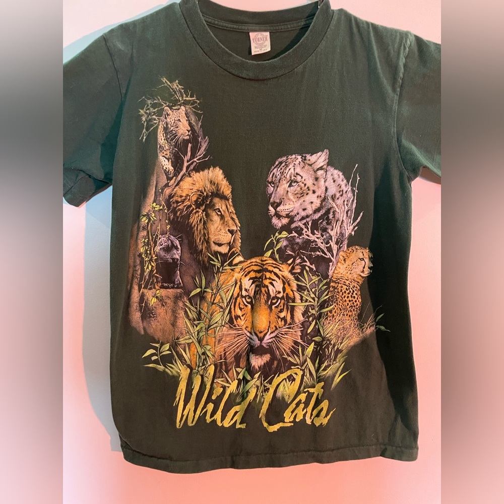 WILD CATS CAT WOMENS SHIRT GREEN GRAPHIC ANIMAL PRINT TIGER LION CUTE MEDIUM 🍀